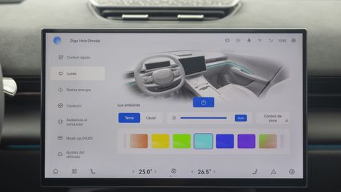 Pantalla de ultra alta definici�n del Omoda 7 SHS, gestionada por el procesador Snapdragon 8155.
