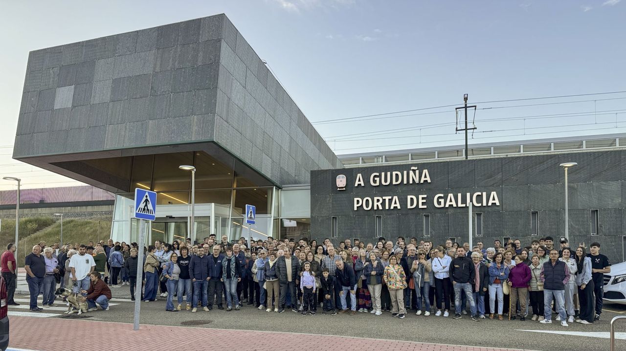 Varios concellos ourensanos fletan autobuses gratis para ir a la manifestación por la supresión de paradas del AVE en A Gudiña