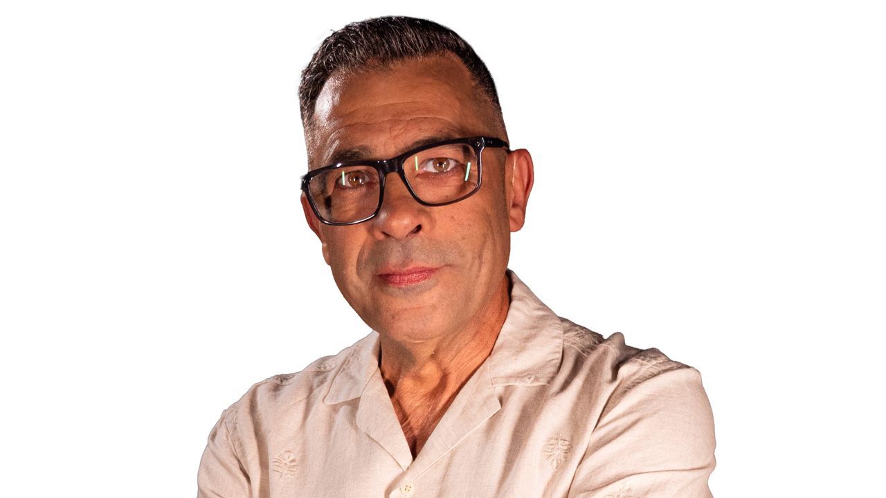 José Antonio Blas, gerente de la París de Noia: «Siempre descansamos al menos un día al mes, aunque solo sea para lavar la ropa»