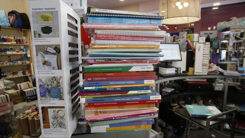 Volumen de libros de texto preparados para la venta
