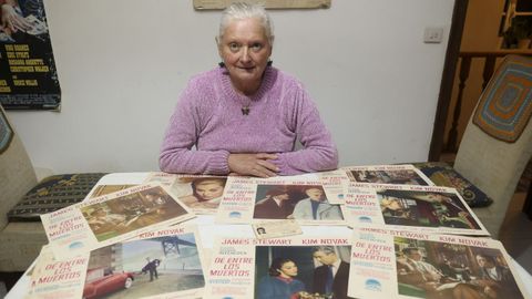 Mari Varela, hija del que fue durante casi 30 a�os proyectista del Cine Capitol, atesora carteles y afiches de pel�culas antiguos
