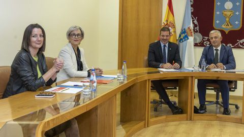 Las socialistas Lara Mndez y Silvia Longueira, en su reunin.