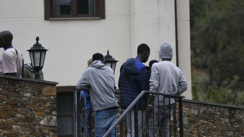 Un grupo de refugiados cuando llegaron a Ribeira de Piquín el pasado mes de septiembre