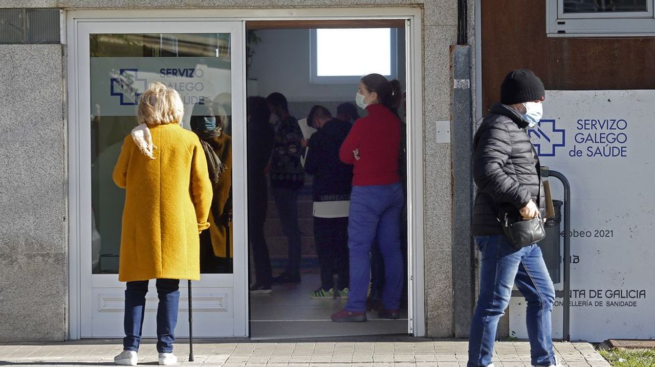 La sexta ola siembra el caos en los centros de salud de Barbanza