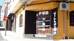 Exterior del pub donde se habr�an producido los hechos que dieron pie a la denuncia, que fue precintado por la Guardia Civil despu�s de la detenci�n del propietario