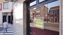 Local, ahora en alquiler, que anteriormente acogi una sucursal bancaria