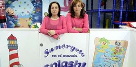 Marisol y Aroha, dos de las socias de la cooperativa Coffee Park, en la R�a Quiroga.