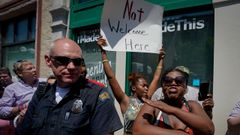 Manifestaci�n contra la visita de Trump cerca del lugar del tiroteo en Dayton