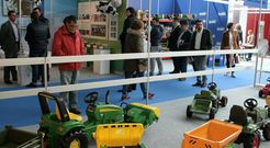 El recinto ferial increment� superficie permitiendo puestos y pasillos mucho mas anchos.