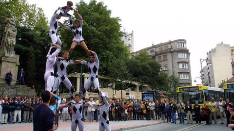 Torre humana de los nios de Benposta en Ourense en el 2001.