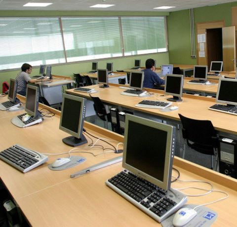 Enxe�er�a, en la foto, eval�a este a�o un m�ster y un grado. 