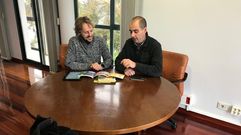 El t�cnico que participar� en la campa�a informativa, reunido con el alcalde de O Incio, H�ctor Corujo