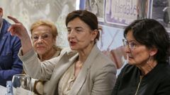 En el centro de la imagen, la poeta eumesa Eva Veiga.