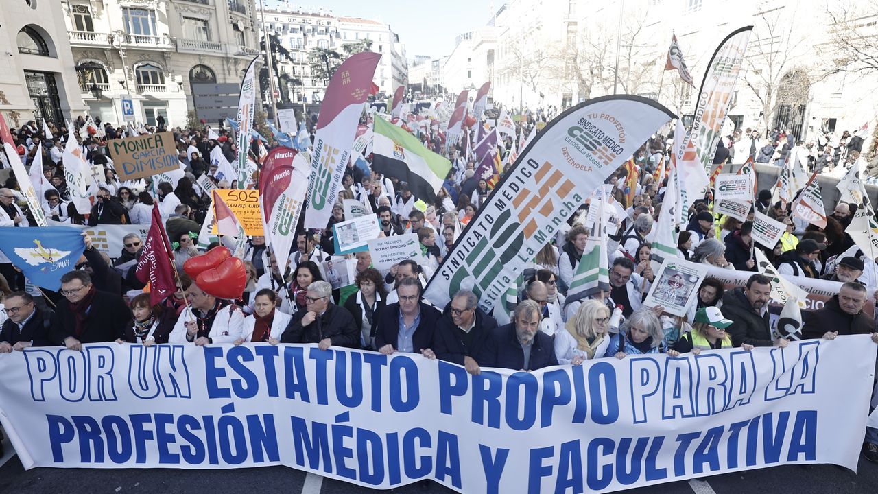 Los médicos marchan en Madrid para exigir un estatuto propio y avisan de más paros