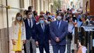 El presidente de la Generalitat, Pere Aragon�s, el expresidente Carles Puigdemont, y la presidenta del Parlamento catal�n, Laura Borr�s,  ayer, durante su paseo por las calles de la localidad italiana de Alguer, en Cerde�a.