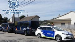 Agentes de la Polic�a en Vallirana (Barcelona)