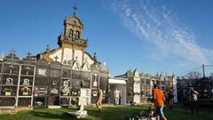 Cemiterio do Val en Nar�n, co xeorradar para buscar a fosa com�n