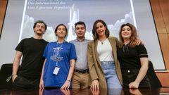 Alejandro Sanz, Cristina Garc�a, Adri�n Ferreiro, Ux�a Garc�a Luis y �ngela Med�n, en el foro.