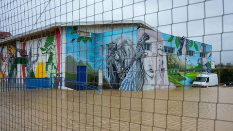 Inundaciones en las instalaciones municipales de Los Barrios, en C�diz, por el desbordamiento del r�o Guadiaro