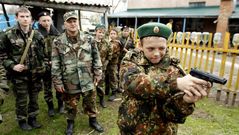 En Rusia cambian las buenas notas por armas