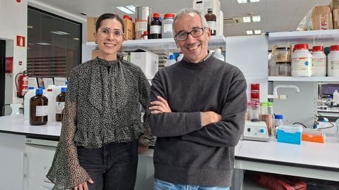 María Paredes, técnica de I+D de Hijos de Rivera que lleva el proyecto, y José Vilariño, responsable de I+D.