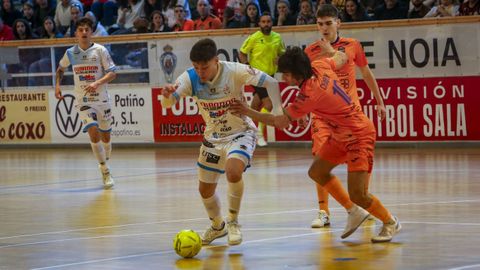 Raggiati, con el balón, disputará su partido 150 con el Noia Portus Apostoli.