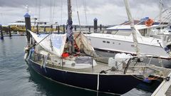 BARCO VELERO DE UNA FAMILIA UCRANIANA QUE LLEVA VIVIENDO EN MARINA CORU�A 4 MESES.