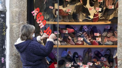 Imagen de archivo de un escaparate de un pequeo comercio de Santiago de Compostela