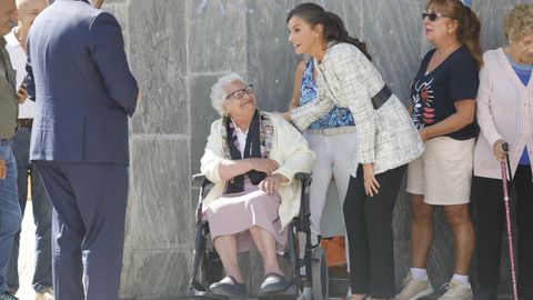 La reina Letizia saluda a su llegada a la apertura del curso de Formacin Profesional 2023/24, este mircoles en el Centro Integrado de Comunicacin, Imagen y Sonido de Langreo. 