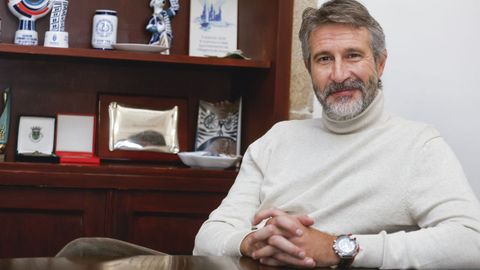 O presidente da Fegamp e alcalde de Vilagarc�a, Alberto Varela, o venres no despacho da alcald�a.