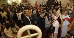 El obispo de Lugo presidi� este multitudinario acto religioso celebrado en la iglesia de Donsi�n. 