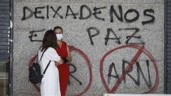 J�venes esperando para vacunarse en FIMO