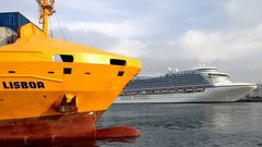 El �Emerald Princess� en el puerto de A Coru�a