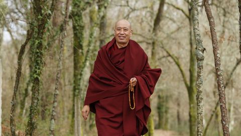 El lama, Gueshe Tenzing Taming.