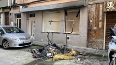 Arden seis contenedores y dos ba�os port�tiles de madrugada en A Coru�a