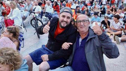 Pantalla gigante en la Plaza Ram�n Juega de Laxe.