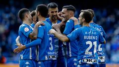 Los futbolistas del Deportivo festejan uno de sus goles al Badajoz