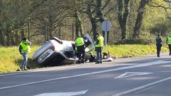 El coche qued� volcado en la N-VI