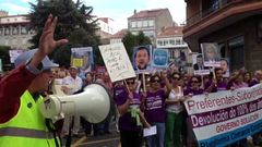 Manifestacin en protesta por las participaciones preferentes en Santiago