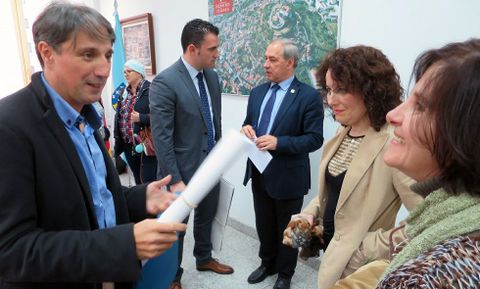 Los representantes de los distintos colegios, en la presentaci�n en el Ayuntamiento. 