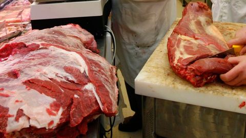 Imagen de archivo de carne de caballo en una carnicería