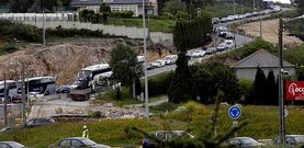 El atasco en la carretera de acceso a la Zapateira fue especialmente grande en las horas punta.