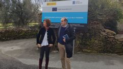 Miguel A. Cid junto a la exdelegada de la Xunta, Marisol D�az, en una visita a A Teixeira