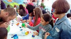 La asociaci�n Novo Cruceiro organiz� ayer por la tarde un taller circense para los m�s j�venes. 