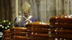 Funeral oficiado en la catedral hispalense por los cuatro fallecidos del accidente.