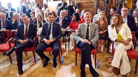 Emiliano Garc�a Page (PSOE), Juan Manuel Moreno Bonilla (PP), Alfonso Rueda (PP) y Mar�a Jos� S�enz de Buruaga (PP), presidentes de Castilla-La Mancha, Andaluc�a, Galicia y Cantabria, ayer en el acto de la UIMP en Santander.