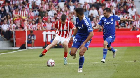 Derbi asturiano entre el Real Sporting de Gijon y el Real Oviedo en El Molin�n