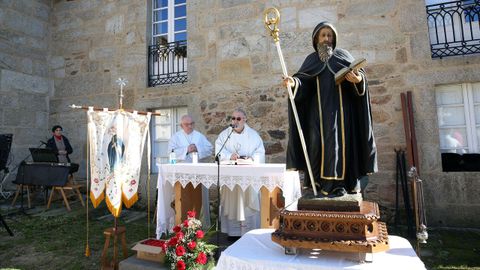 Celebracin de San Mauro con misa y procesin, y despus degustacin de callos y empanada