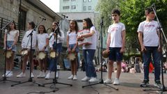 Actuaci�n de escolares esta ma�� no paseo da Calzada
