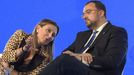 El presidente del Principado, Adrián Barbón (d), junto a María Calvo (i), presidenta de la Federación Asturiana de Empresarios (FADE)
